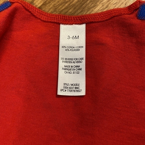 DISNEY Baby Super Mickey Onesie with Cape  (Size 3-6 months) - Picture 8 of 10